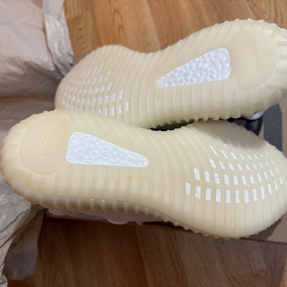Adidas Yeezy Boost 350 V2 Box in Brown and Black - Picture 8 of 13